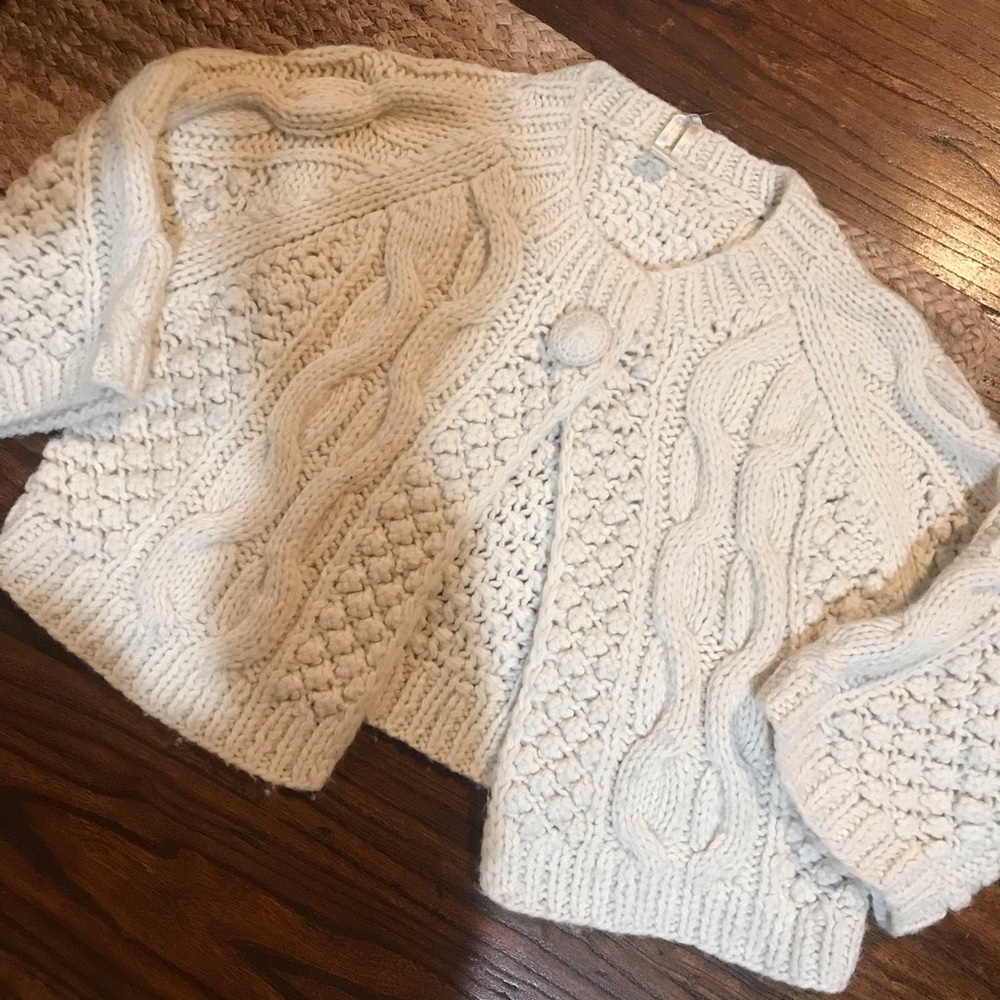 ▪️BB Dakota Cable Knit Shrug